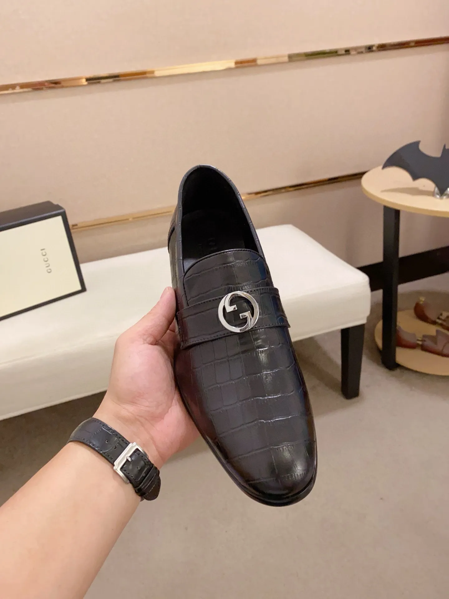 Men's shoes 💰: 520💰 (GUCCI) new series ss hot new products 💢 💠 Casual leather shoes 👞, first layer of cowhide, upper hardware buckles and logo on the sides of the shoe, brand logo on the insole and sole 💠 💎Upper: 100% cowhide 💎Inner: cowhide/100% 💎Feet: cowhide/100% 💎Sole: rubber/100% 💎SIZE: 38 39 40 41 42 43 44 Can be customized 45